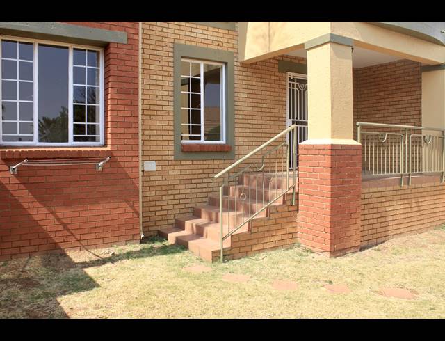 2 BEDROOM APARTMENT TO LET IN MOOIKLOOF RIDGE
